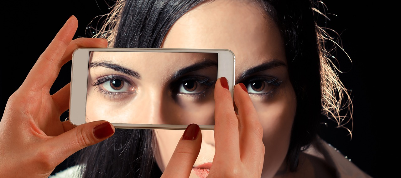 How Too Much Screen Time Can Negatively Affect Your Eyes